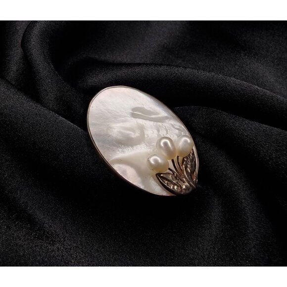 Rare Find Vintage Mother Of Pearl Brooch - Picture 3 of 5